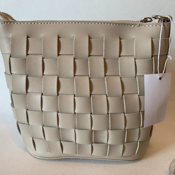 Basket Weave Bucket Bag / Handbag in Tan - NWT - Picture 7 of 12